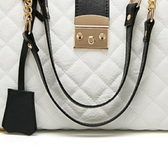 BLACK AND WHITE HANDBAG WITH GOLD CHAIN STRAPS (KELOLADS) BRAND SIZE 35'… - Picture 8 of 11
